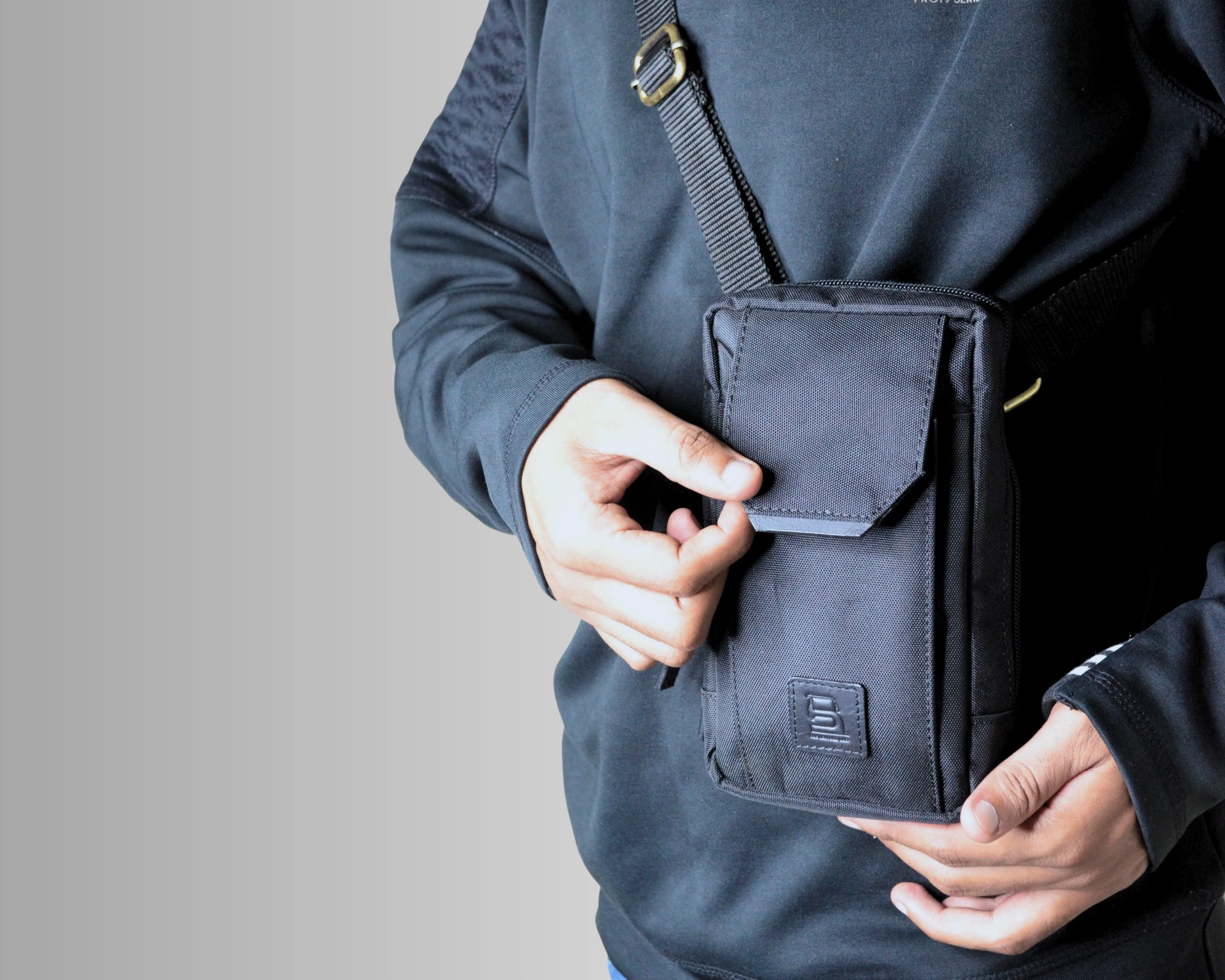 City Sling Bag - Black